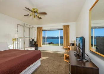 Waldport Bayfront Hotel and Restaurant hotel thumbnail 8