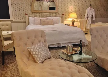Chambery Inn hotel thumbnail 5