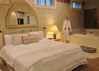 Chambery Inn hotel thumbnail 6