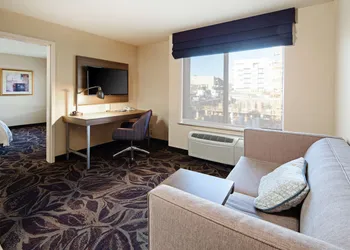 Hampton Inn & Suites Bremerton hotel thumbnail 6