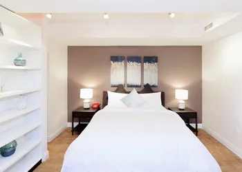 Chelsea Pines Inn hotel thumbnail 7