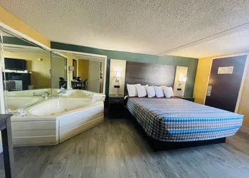 Red Carpet Inn Orchard Park - Buffalo, NY hotel thumbnail 5