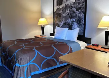 Super 8 by Wyndham Vancouver East hotel thumbnail 8