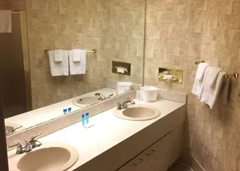Don Q Inn hotel thumbnail 4
