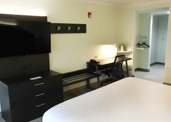Holiday Inn Express Coventry S - West Warwick Area by IHG hotel thumbnail 8