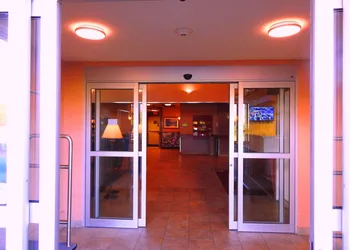 Comfort Inn & Suites hotel thumbnail 2