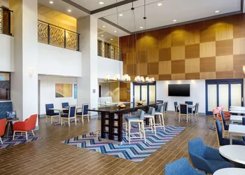 Hampton Inn Garden City Long Island hotel thumbnail 4
