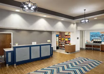 Hampton Inn Garden City Long Island hotel thumbnail 5