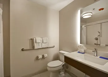 Holiday Inn Express & Suites Fresno (River Park) Hwy 41 by IHG hotel thumbnail 2