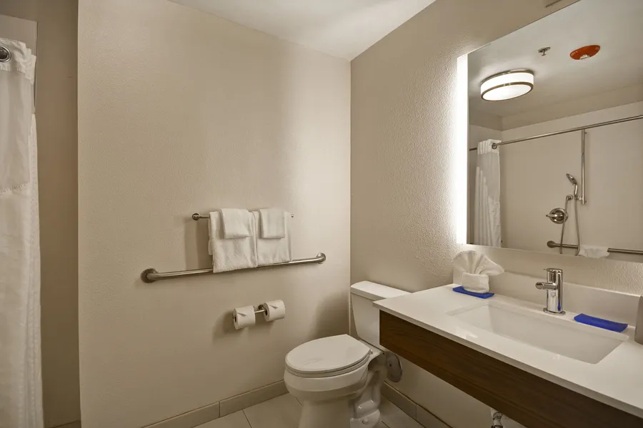 Holiday Inn Express & Suites Fresno (River Park) Hwy 41 by IHG hotel detail image 2