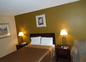 Hilltop Inn hotel thumbnail 6