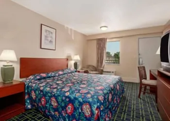 Hilltop Inn hotel thumbnail 7