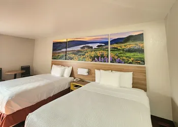 Days Inn by Wyndham Lumberton hotel thumbnail 4