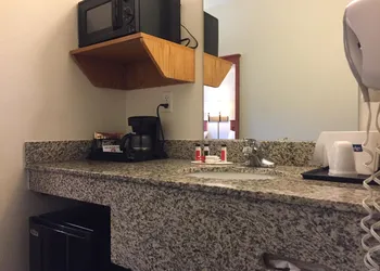 Travelodge by Wyndham Dunsmuir hotel thumbnail 2