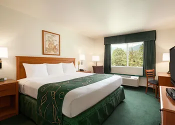 Travelodge by Wyndham Dunsmuir hotel thumbnail 5