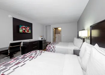 Red Roof Inn Arlington - Entertainment District hotel thumbnail 3