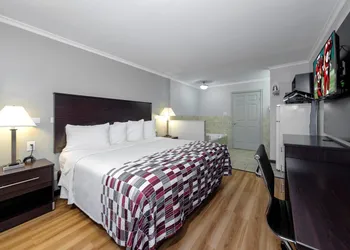 Red Roof Inn Arlington - Entertainment District hotel thumbnail 5