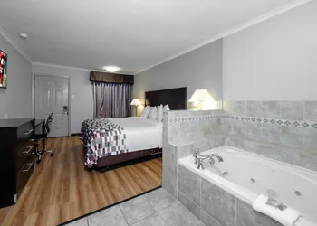 Red Roof Inn Arlington - Entertainment District hotel thumbnail 7