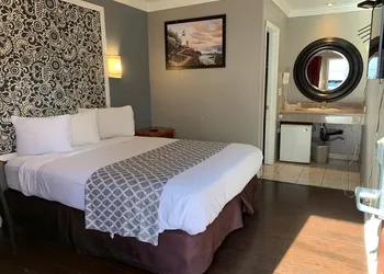 Uptown Inn hotel thumbnail 4