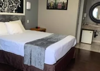 Uptown Inn hotel thumbnail 6