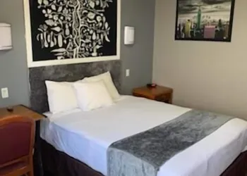 Uptown Inn hotel thumbnail 7