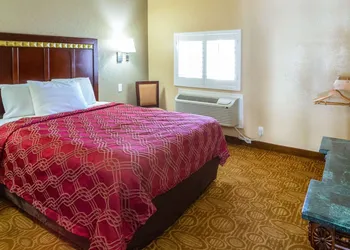 Econo Lodge Inn & Suites Fallbrook Downtown hotel thumbnail 7