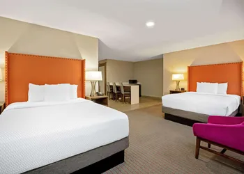 La Quinta Inn & Suites by Wyndham Seattle Federal Way hotel thumbnail 7