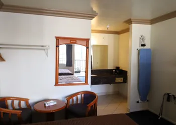 Lambert Inn hotel thumbnail 5