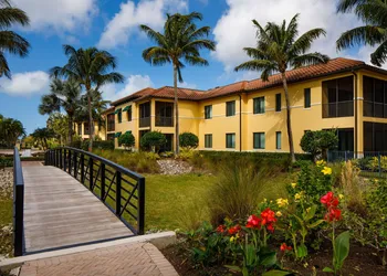Naples Bay Resort & Marina hotel thumbnail 3