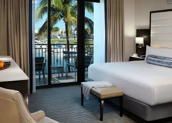 Naples Bay Resort & Marina hotel thumbnail 4