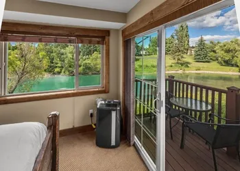 Duck Inn Lodge hotel thumbnail 3
