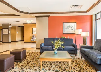 Comfort Inn & Suites hotel thumbnail 2