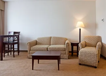 Holiday Inn Madison at The American Center by IHG hotel thumbnail 8