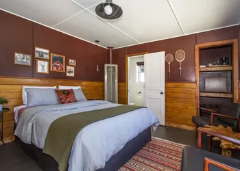 Noon Lodge at Mallard Bay hotel thumbnail 5