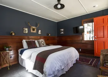 Noon Lodge at Mallard Bay hotel thumbnail 6