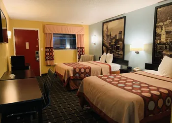 Super 8 by Wyndham Cincinnati/Springdale OH hotel thumbnail 4