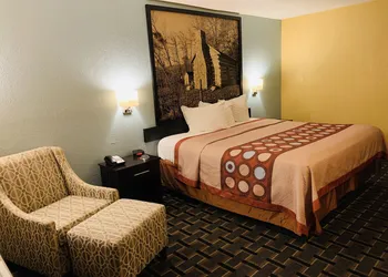 Super 8 by Wyndham Cincinnati/Springdale OH hotel thumbnail 5