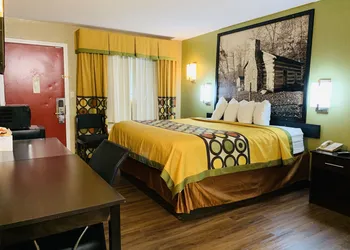 Super 8 by Wyndham Cincinnati/Springdale OH hotel thumbnail 6