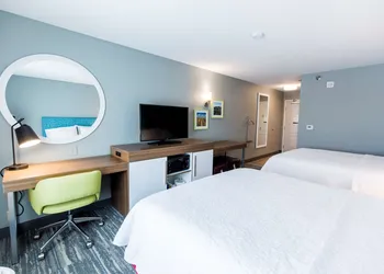 Hampton Inn Bismarck hotel thumbnail 7