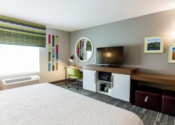 Hampton Inn Bismarck hotel thumbnail 8
