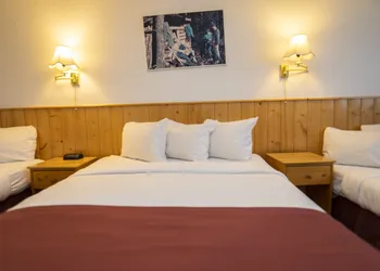 Canadas Best Value Inn River View Hotel hotel thumbnail 3