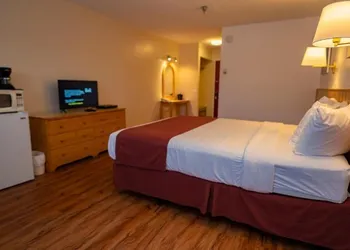 Canadas Best Value Inn River View Hotel hotel thumbnail 5