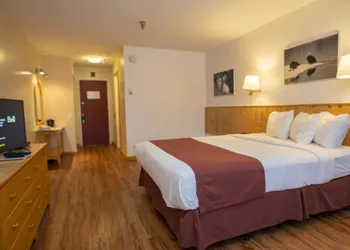 Canadas Best Value Inn River View Hotel hotel thumbnail 6