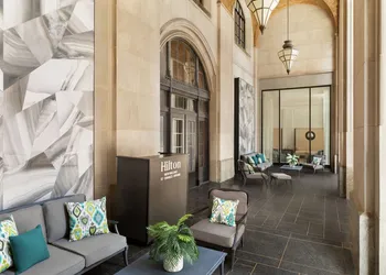 Hilton New Orleans/St. Charles Avenue hotel thumbnail 2
