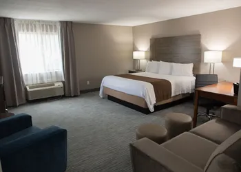 Lomira Inn and Suites hotel thumbnail 6
