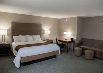 Lomira Inn and Suites hotel thumbnail 7
