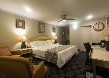 Atrium Inn hotel thumbnail 2