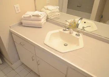 Modern B & B hotel thumbnail 3