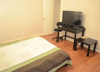 Modern B & B hotel thumbnail 4