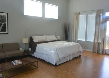Modern B & B hotel thumbnail 6